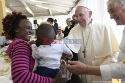 Papiez Franciszek spotkał się z uchodźcami