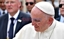 Papież Franciszek doznał obrażeń podczas przejazdu papamobile w Kolumbii 