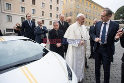 Papież Franciszek dostał lambroghini