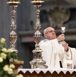 Papież Franciszek odprawia mszę w Wielki Czwartek