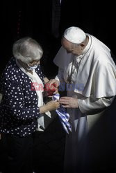 Papież Franciszek ucałował numer obozowy Lidii Maksymowicz