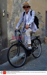 Street fashion na pokazach Pitti Uomo - lato 2022