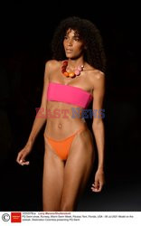 Pokazy Miami Swim Week 2021