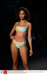 Pokazy Miami Swim Week 2021