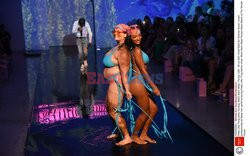 Pokazy Miami Swim Week 2021