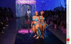 Pokazy Miami Swim Week 2021