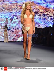 Pokazy Miami Swim Week 2021