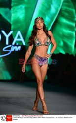 Pokazy Miami Swim Week 2021