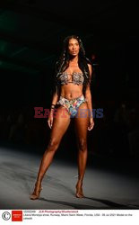 Pokazy Miami Swim Week 2021