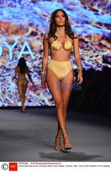 Pokazy Miami Swim Week 2021