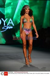 Pokazy Miami Swim Week 2021