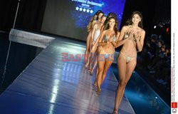 Pokazy Miami Swim Week 2021