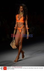 Pokazy Miami Swim Week 2021