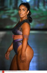 Pokazy Miami Swim Week 2021