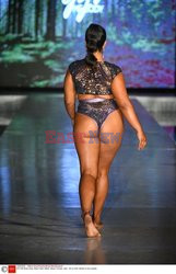 Pokazy Miami Swim Week 2021