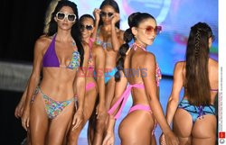 Pokazy Miami Swim Week 2021