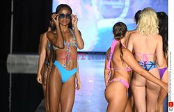 Pokazy Miami Swim Week 2021