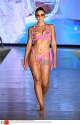 Pokazy Miami Swim Week 2021