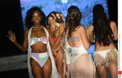 Pokazy Miami Swim Week 2021