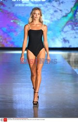 Pokazy Miami Swim Week 2021