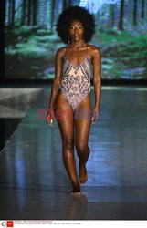 Pokazy Miami Swim Week 2021