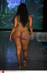 Pokazy Miami Swim Week 2021