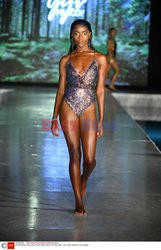 Pokazy Miami Swim Week 2021