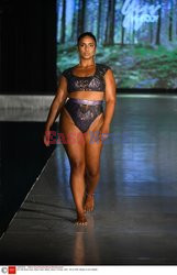 Pokazy Miami Swim Week 2021