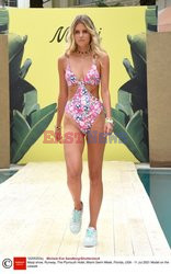 Pokazy Miami Swim Week 2021