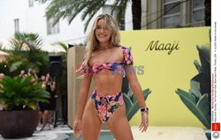 Pokazy Miami Swim Week 2021