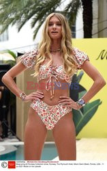 Pokazy Miami Swim Week 2021