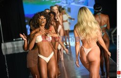 Pokazy Miami Swim Week 2021