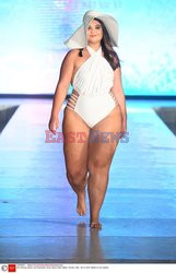 Pokazy Miami Swim Week 2021