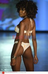 Pokazy Miami Swim Week 2021