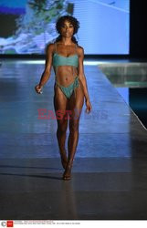 Pokazy Miami Swim Week 2021