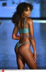 Pokazy Miami Swim Week 2021