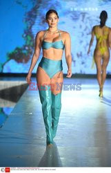 Pokazy Miami Swim Week 2021