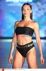 Pokazy Miami Swim Week 2021