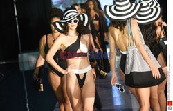 Pokazy Miami Swim Week 2021