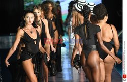 Pokazy Miami Swim Week 2021