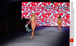 Pokazy Miami Swim Week 2021