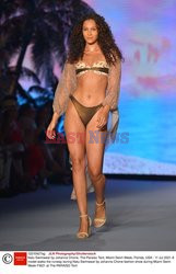 Pokazy Miami Swim Week 2021