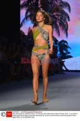 Pokazy Miami Swim Week 2021