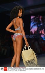 Pokazy Miami Swim Week 2021