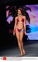 Pokazy Miami Swim Week 2021