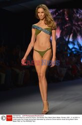 Pokazy Miami Swim Week 2021