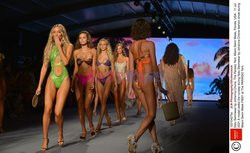 Pokazy Miami Swim Week 2021