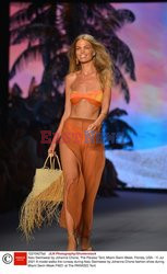 Pokazy Miami Swim Week 2021