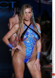 Pokazy Miami Swim Week 2021