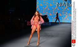 Pokazy Miami Swim Week 2021